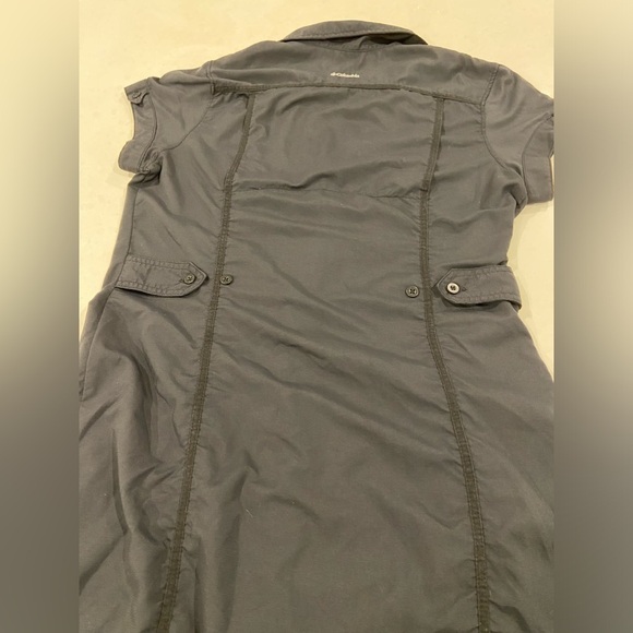 COLUMBIA Titanium Navy Blue Button Down
Activewear Sports Dress Size Medium - Picture 12 of 15